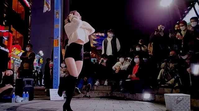 CLOCK, JEONGIN. HONGDAE STREET BEAUTIFUL SUPPLE BUSKING MEMORY.