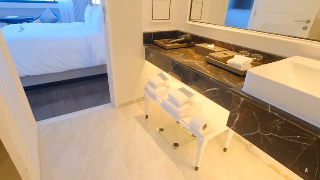 観光に便利！プーケットタウンの朝食がおいしいホテル「コートヤードバイマリオットプーケットタウン」 смотреть онлайн