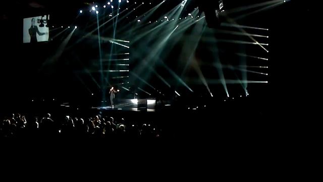 Sade - Love Is Found - live Oakland Oracle Arena 8/27/11 смотреть онлайн