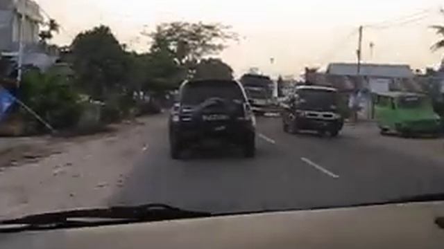 Rolling through Java and taking it all in. смотреть онлайн