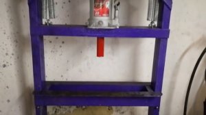 Самодельный гидравлический пресс на 20 тонн.