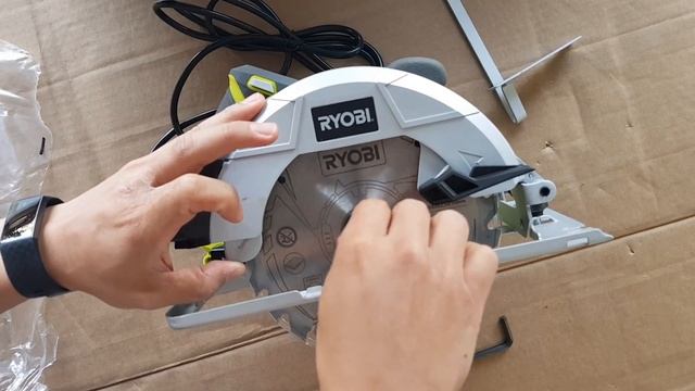 RYOBI Circular Saw How to install the blade смотреть онлайн