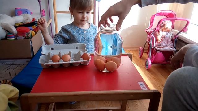 Как проверить куриные яйца | На свежесть смотреть онлайн
