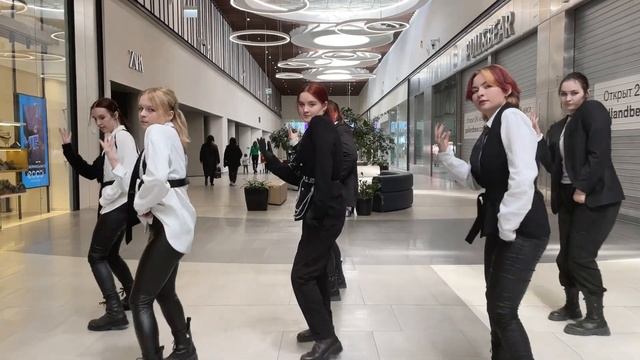 K-POP DANCE COVER IN PUBLIC | ONE TAKE | ONEUS - VALKYRIE | by blackers смотреть онлайн