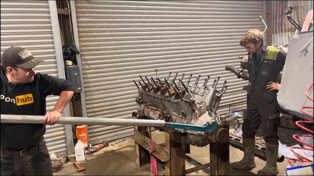 I DISMANTLE A RUSSIAN TANK ENGINE смотреть онлайн