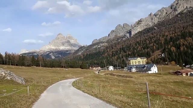SPECTACULAR PANORAMA OF LAKE MISURINA THE FAMOUS LAKE IN ITALY/INDAY MILDRED/BUHAY ITALY смотреть онлайн