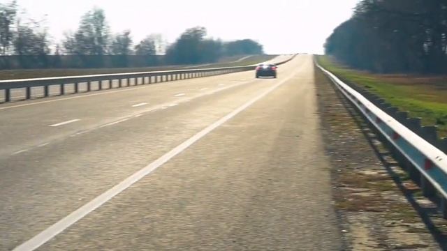 Тесла и Порше Панамера смотреть онлайн