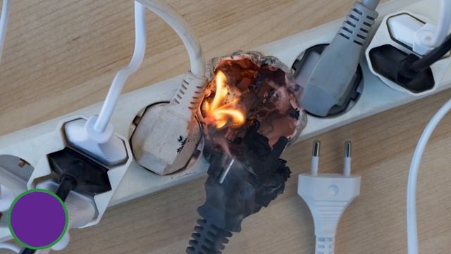 Почему зарядное устройство не нужно оставлять в розетке смотреть онлайн