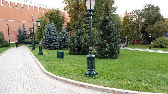 Москва, Кремль, стены Кремля, Кремлевская аллея