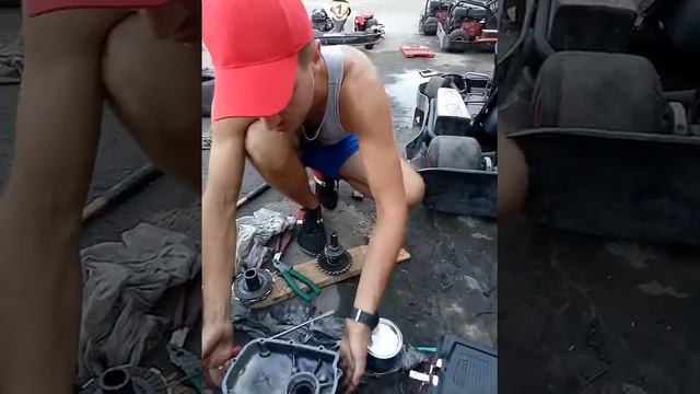 Street Kart, часть процесса сборки вариаторной коробки 1/2 понижающей на Honda gx270 смотреть онлайн
