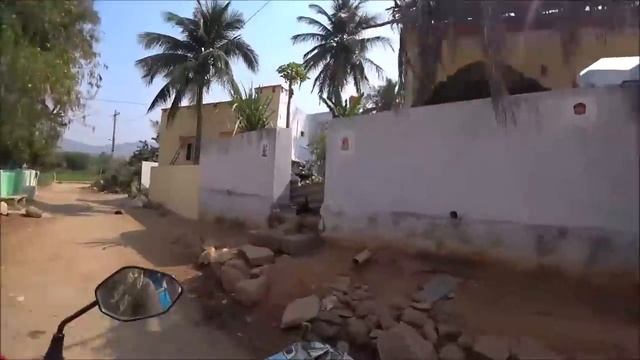 34. Отдаём последние сари. Снова учусь кататься на скутере. Путтапарти 2023. смотреть онлайн