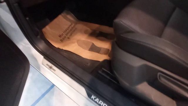 SKODA KAROQ Ambition (2021), обзор + цена