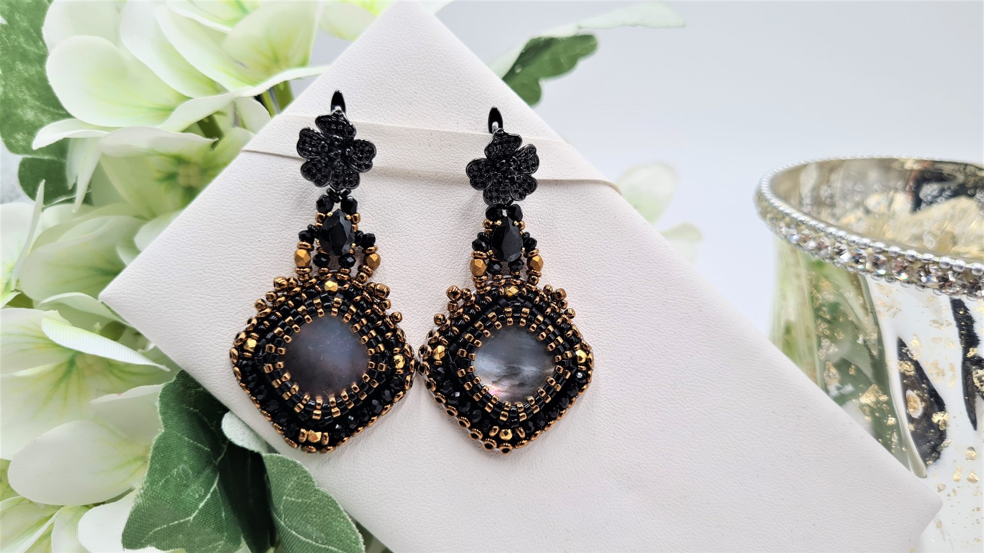 Серьги из квадратных бусин перламутра. смотреть онлайн