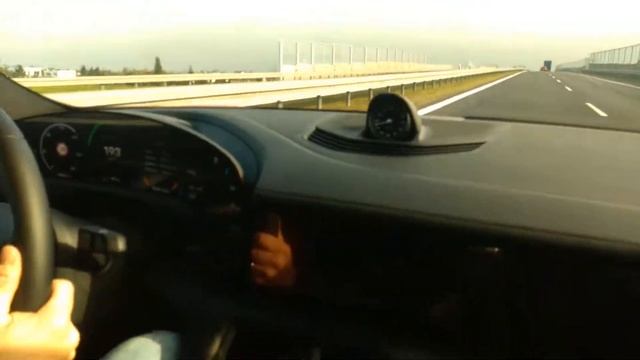 PORSCHE TAYCAN TURBO 0-200 km/h acceleration launch control смотреть онлайн