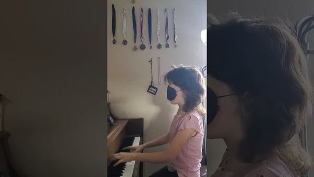 Anna McCoy plays Chopin Minute Waltz, Op. 64, No.1 blindfolded. смотреть онлайн
