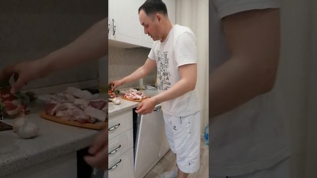 Солим сало! Очень вкусный и простой рецепт! #рецепт #вкусно #есть #tasty #bonappetit #eating смотреть онлайн