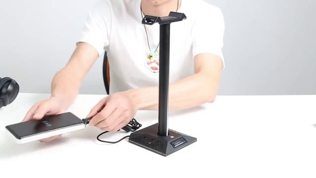 Подставка для наушников с USB. смотреть онлайн