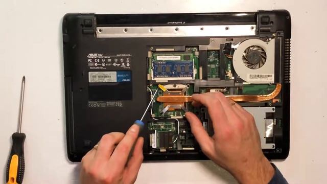 Разборка ноутбука Asus A52J для чистки от пыли
