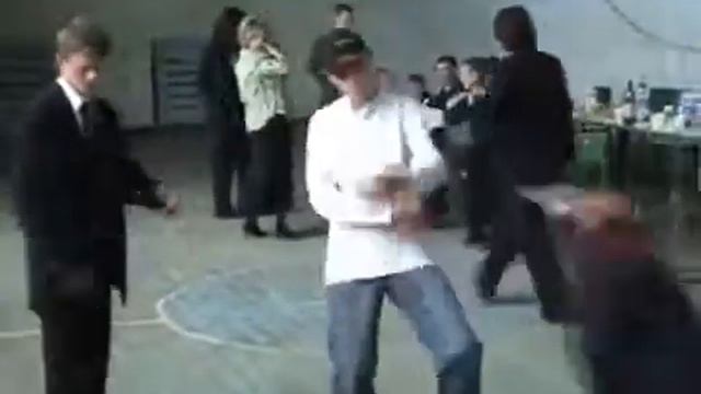 FUNNY dancing at school silnaya diskoteka v shkole смотреть онлайн