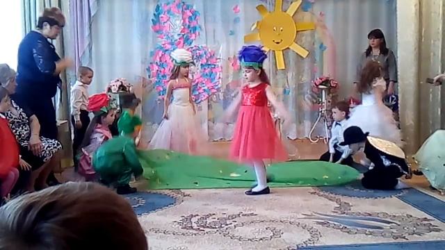 Танец на 8 марта . Танец цветов. смотреть онлайн