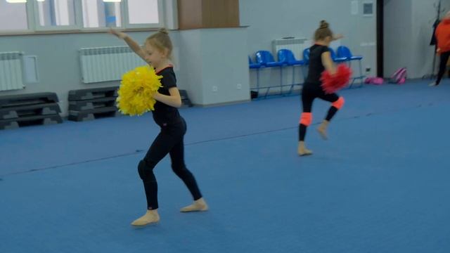 Черлидерши на тренировке. Oreo Veronika.