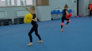 Черлидерши на тренировке. Oreo Veronika.