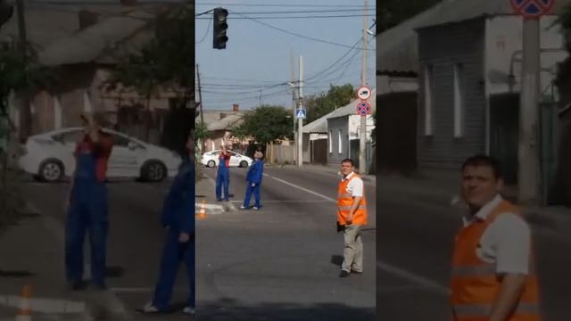 В Кропивницком мало дороги даже для (бусика)!!! смотреть онлайн