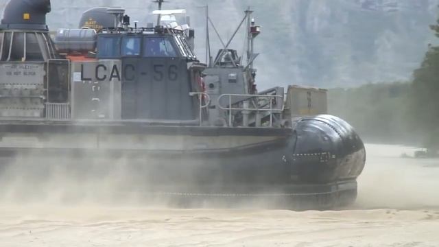 Гигантский транспортный корабль на воздушной подушке США смотреть онлайн