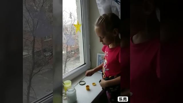 Рисуем новогодние узоры на стекле с Лизой Супер ✌️ смотреть онлайн