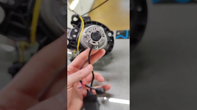 Установка LED лампы в линзу Kia Ceed, Optima, Cerato, Mitsubishi Outlander. смотреть онлайн