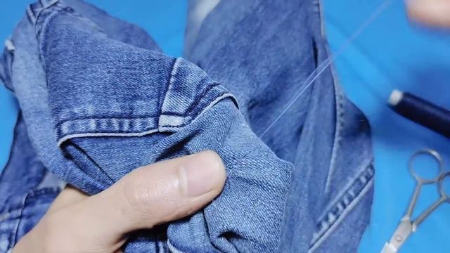 Learn how to invisibly fix a hole on your jeans смотреть онлайн