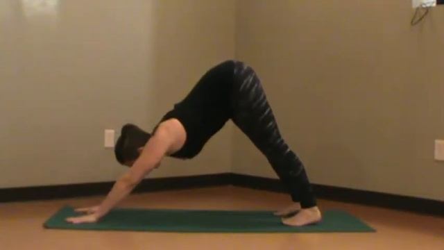 Down Dog, Plank, Childs Pose Flow смотреть онлайн