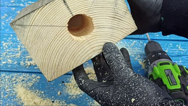 Взял кусок бруса и просверлил два отверстия, продал на Авито за 500р. Теперь от клиентов нет отбоя, смотреть онлайн