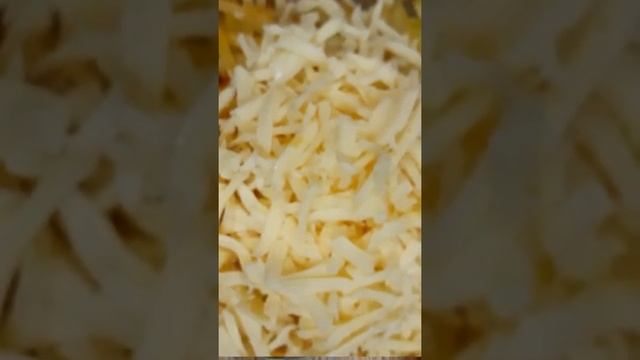 Салат с болгарским перцем, помидором, крабовыми палочками и сыром смотреть онлайн