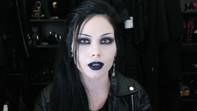 Black Moon Cosmetics - Black Metal Trinity + Myth || Review and Swatches смотреть онлайн