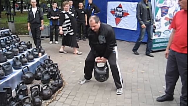 THE HEAVIEST 130 KG KETTLEBELL CLEAN ATTEMPT. ГИРЯ 130 КГ (2012 год). смотреть онлайн