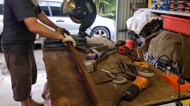 Fitting running boards to our International L110. смотреть онлайн