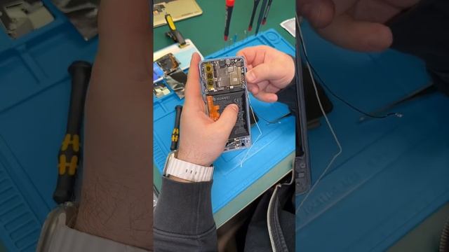 Huawei P30 замена дисплея и стекла камеры смотреть онлайн