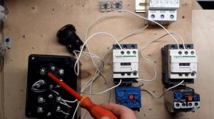 Реверсивная схема пуска эл.двигателя через магнитный пускатель с тепловым реле. Пошагово и со схемой