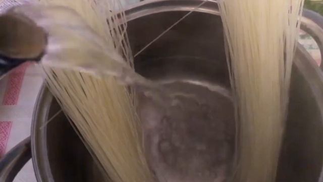 Фунчоза с мясом и овощами очень прсто и вкусно минимум грязной посуды за 20 минут смотреть онлайн