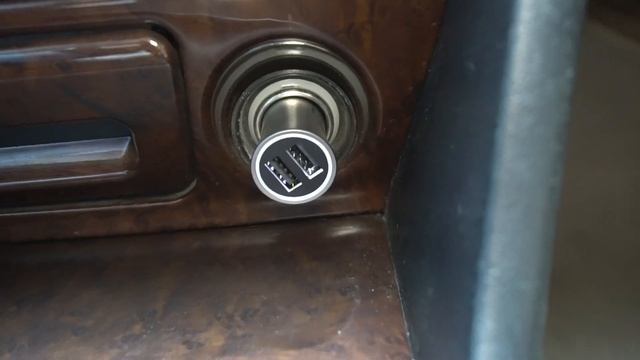 Автомобильная зарядка Xiaomi и спиральный кабель Rock смотреть онлайн