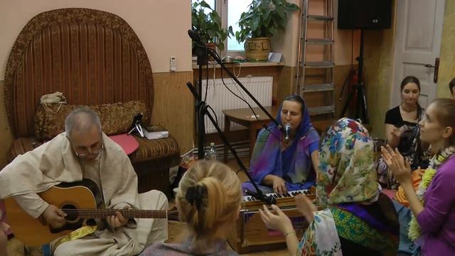 Киртан матаджи Гаури д.д Программа Святое Имя ЦВК 22 11 2014 смотреть онлайн