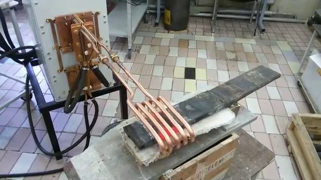 Индукционный (ТВЧ) нагрев рессоры с зоной нагрева размером 90х18х100 смотреть онлайн