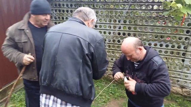 • Мои соседи – самые лучшие. Сгәылацәа зегьы иреиӷьуп. My neighbors are the best смотреть онлайн