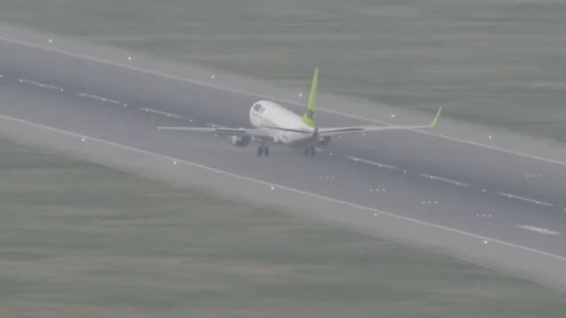 Landing under low visibility circumstances at EETN Lennart Meri Tallinn Airport. смотреть онлайн