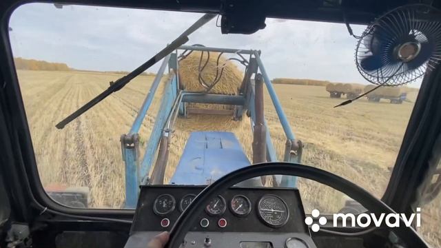 Вожу солому по 26 тюков на Мтз с двумя телегами смотреть онлайн