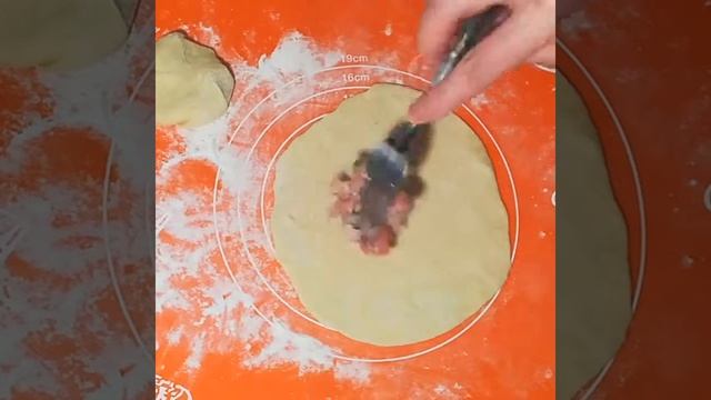 Чебуреки "Крымские": рецепт от Foodman.club смотреть онлайн