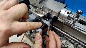 Автоматическая поперечная подача для токарного станка. Механика и первый тест.