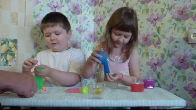 ПАПА УПАЛ ???!!! СУПЕР ЖИДКИЕ ЛИЗУНЫ. ЛИЗУНЫ С СЮРПРИЗОМ И ЛИПКИЕ ГЛАЗА!! Яйцо с игрушкой Часть 2. смотреть онлайн