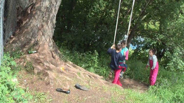 ДЕТИ НА "ТАРЗАНКЕ" смотреть онлайн